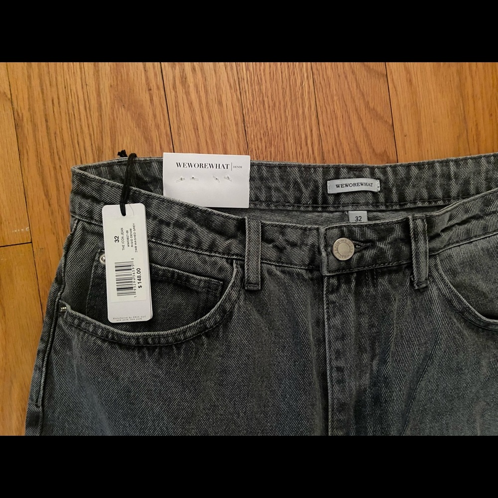 NWT WeWoreWhat mom jeans. Size 32.